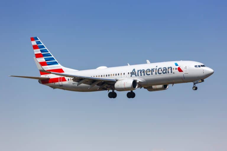 American Airline ESA policy. An American Airlines aircraft flying in the sky